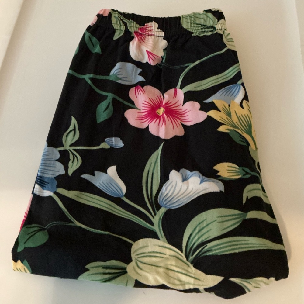 NWOT Gorgeous Black Floral Soft OS Leggings